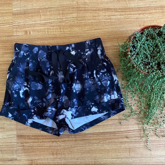 •SOLD• Lululemon Spring Break Away Short - Picture 2 of 5